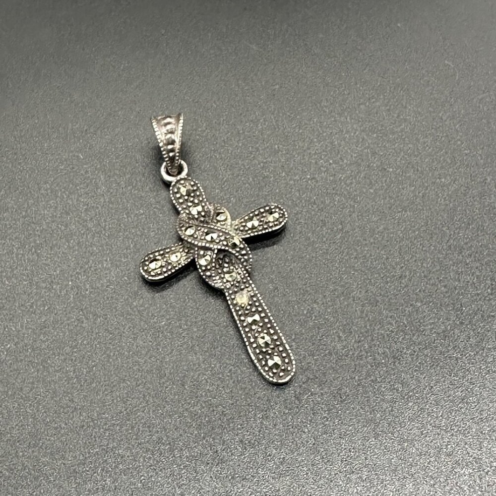 Vintage Sterling Silver Marcasite Knot Cross Pendant 925 One Missing Stone